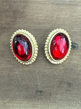 Vintage-Inspired Gold Earrings with Red Gem